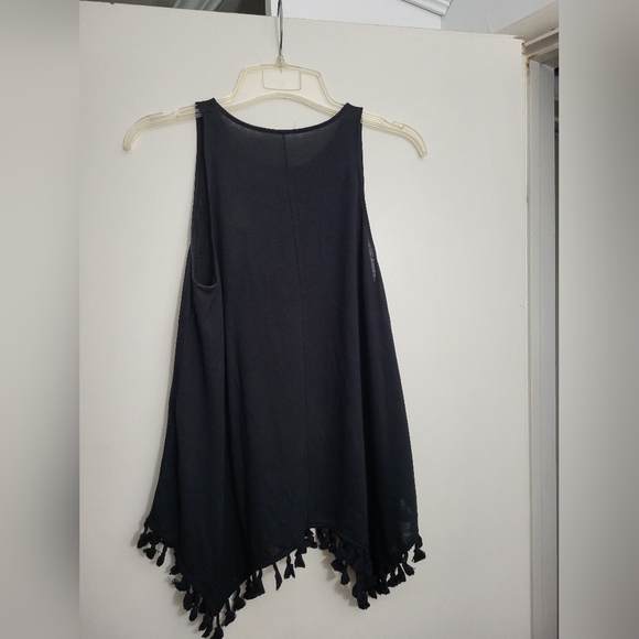 Black tank top with fringe and pineapple embroidery - Picture 2 of 3